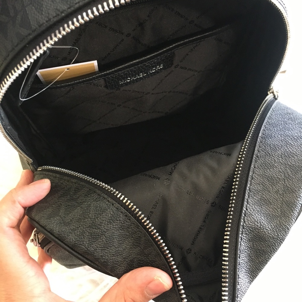 Last set✨Michael Kors medium abbey Backpack&wallet - Picture 4 of 8